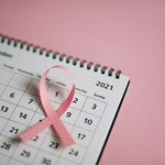 o-que-avaliar-no-plano-de-saúde-para-outubro-rosa